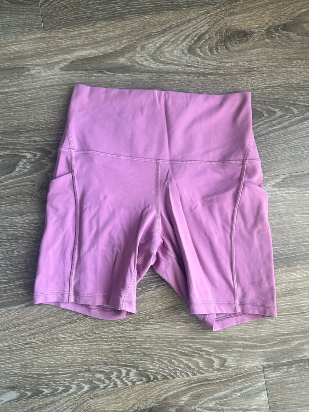 Women’s Lululemon Align Shorts with pockets size 6